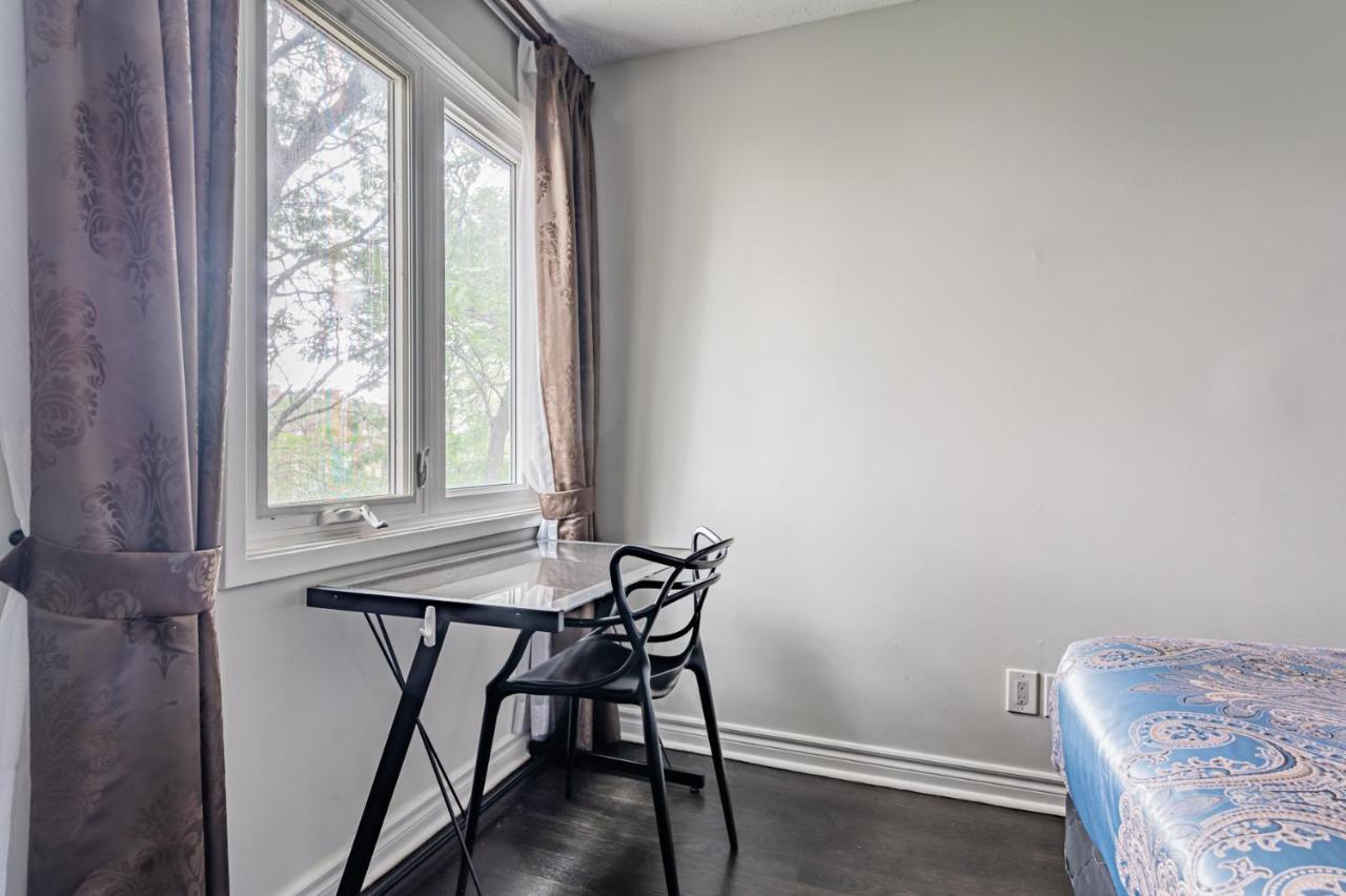 Beautiful Property In Downtown Core Close To Subway Station! Toronto Exterior foto