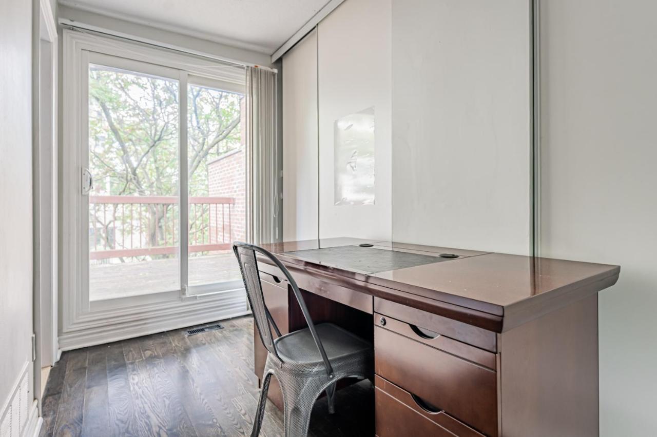 Beautiful Property In Downtown Core Close To Subway Station! Toronto Exterior foto