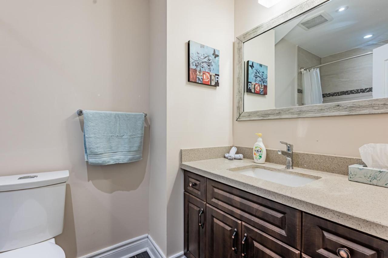 Beautiful Property In Downtown Core Close To Subway Station! Toronto Exterior foto