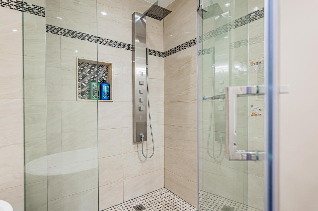 Beautiful Property In Downtown Core Close To Subway Station! Toronto Exterior foto
