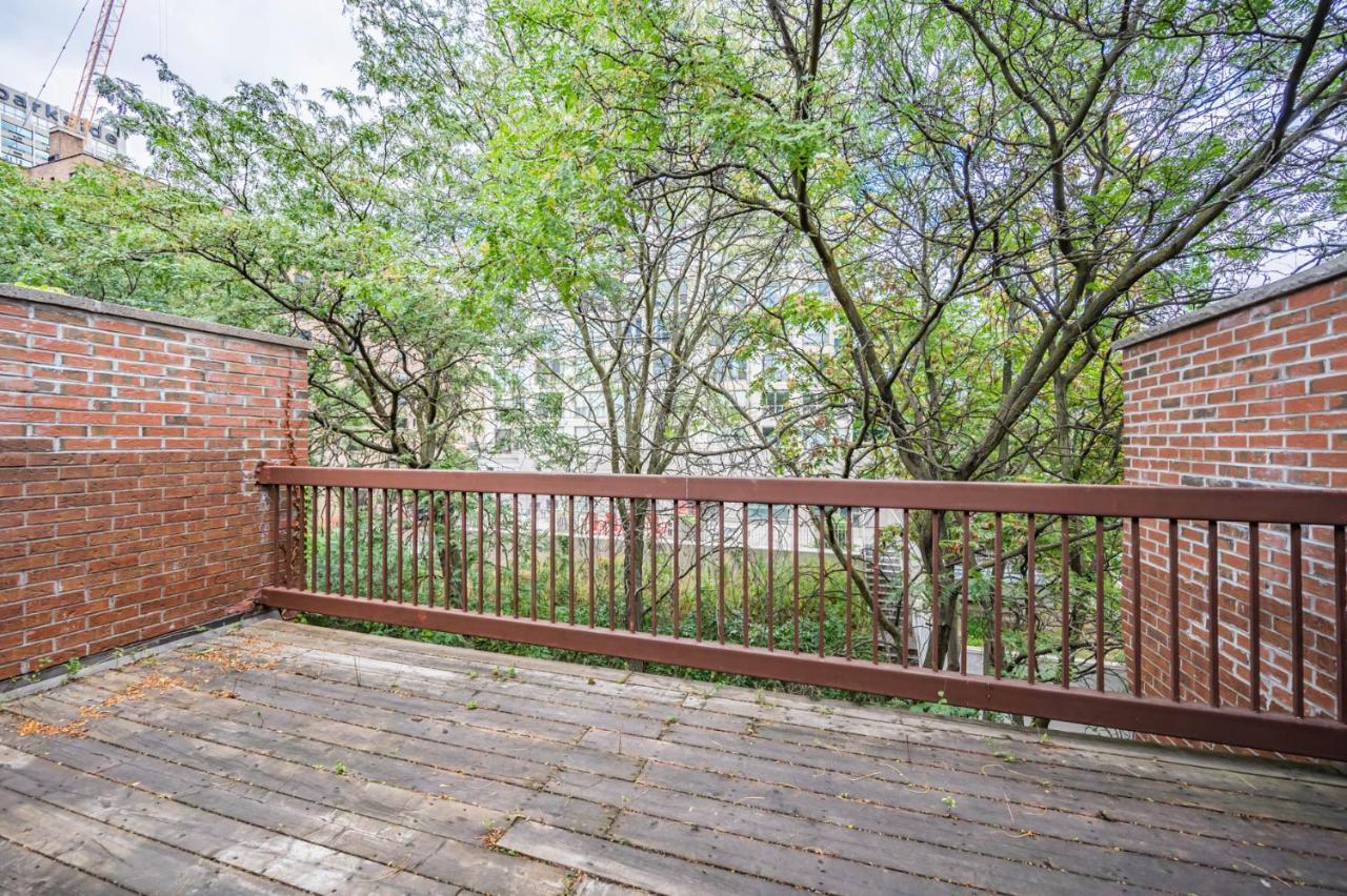 Beautiful Property In Downtown Core Close To Subway Station! Toronto Exterior foto