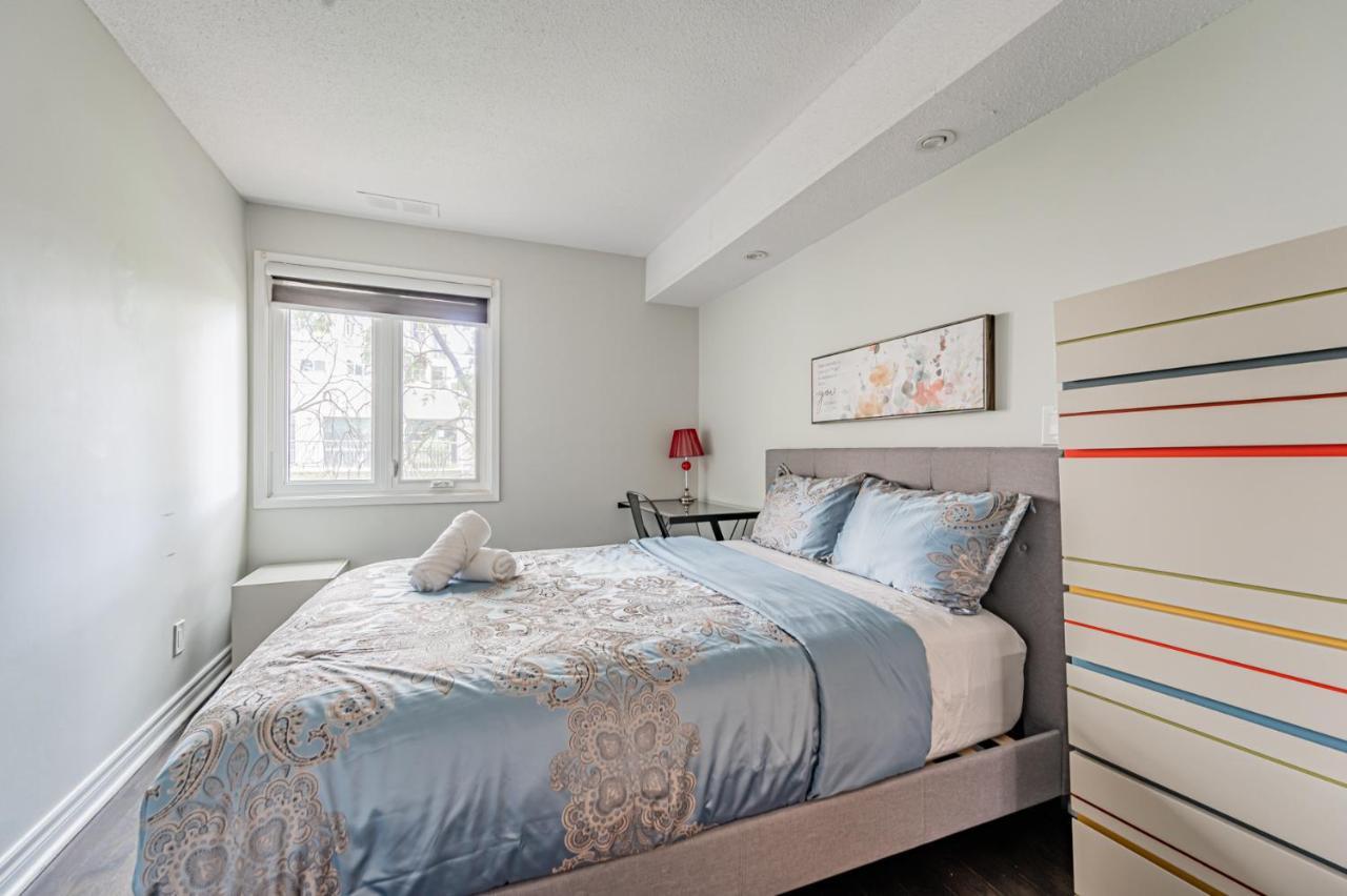 Beautiful Property In Downtown Core Close To Subway Station! Toronto Exterior foto